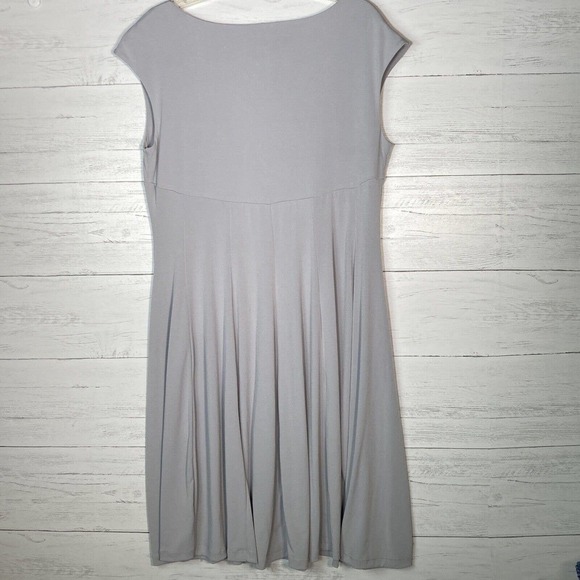 NEW Isabella Rodriguez Gray Cap Sleeve Dress Sz 12 Stretch Jersey - Picture 3 of 5